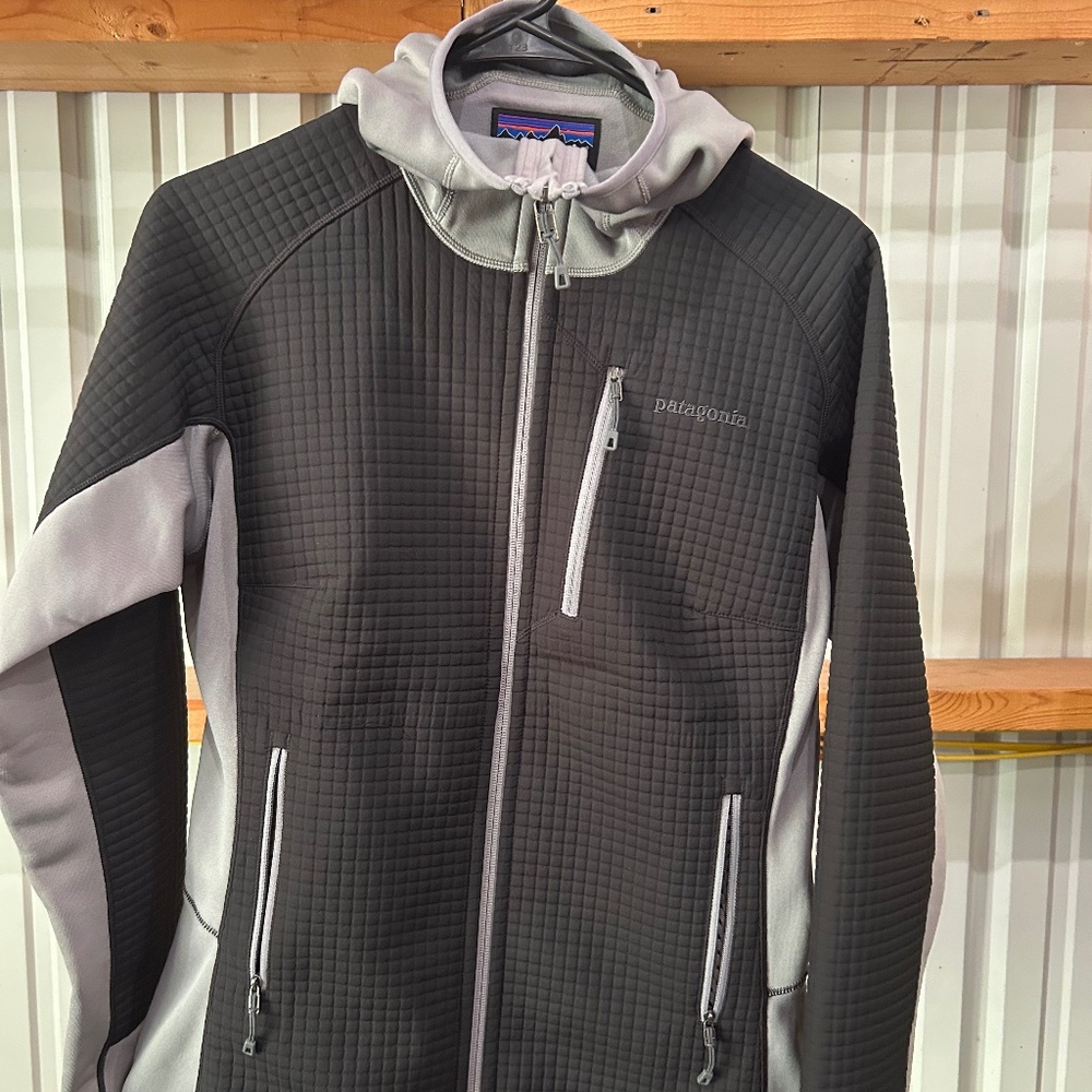 Patagonia women's athletic full zip hooded jacket size medium